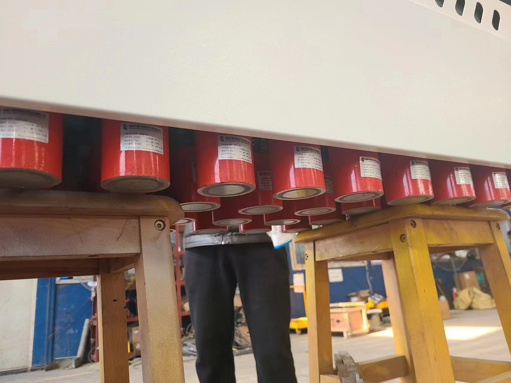 機(jī)械手吸盤又哪些？千豪電永磁吸盤